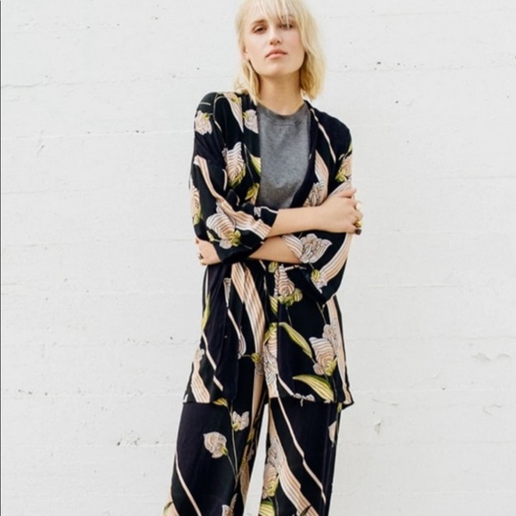 Novella Royale Other - Novella Royale Anna Robe in Onyx Geo Bloom